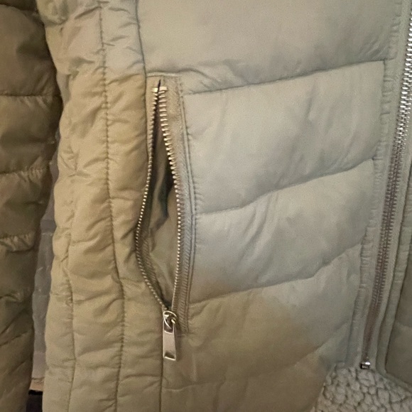 Womens Love Tree Celery Green Reversible Puffer/ Soft Sherpa Winter Coat, Medium - Picture 6 of 9